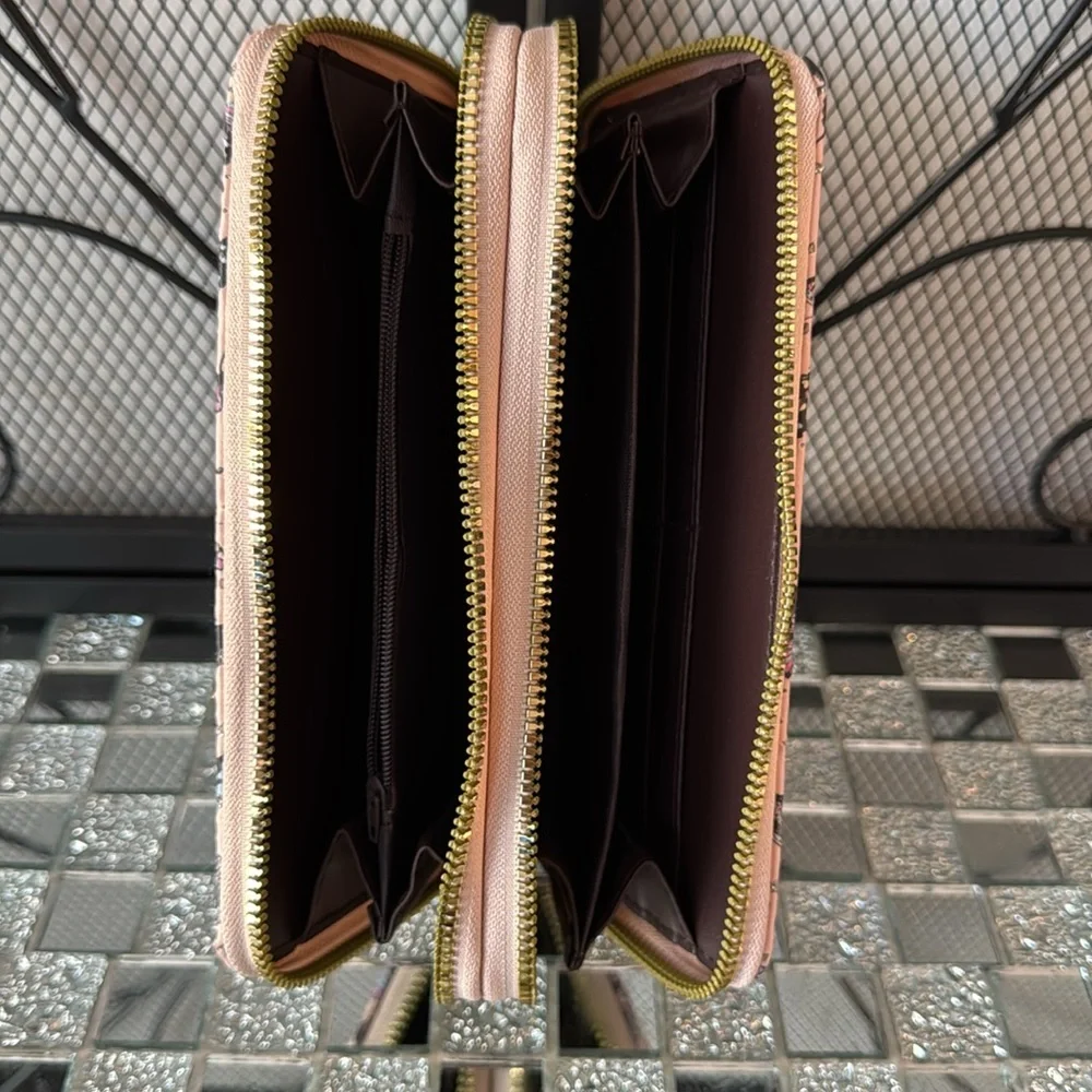💗✨ Blush Kiss Wristlet Wallet – Zip Around Wallet with Card Slots - Picture 5 of 8